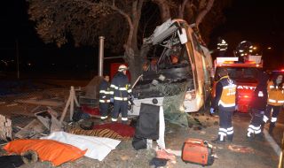 Десетки ранени при автобусна катастрофа в Турция