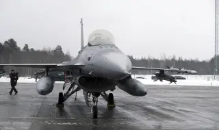 Украйна скоро ще получи изтребители F-16, преговаря и за други западни модели