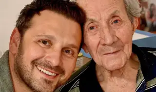 Александър Сано се похвали с 93-годишния си дядо: Бохем - пие ракийка и винце, пушил е 50 години