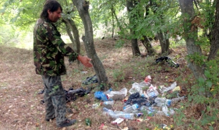 Ловци на бунт срещу бежанците, изгонили им дивеча