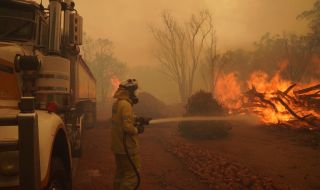 Десетки пожари бушуват в Австралия