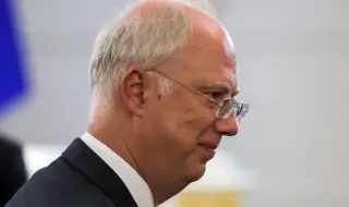 "On the way to Miami, Putin's envoy wrote 