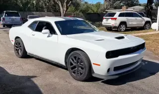 Ентусиасти преобразиха Tesla Model S в Dodge Challenger (ВИДЕО)