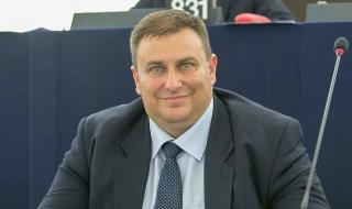 Емил Радев иска повече европари за пътищата у нас (ВИДЕО)