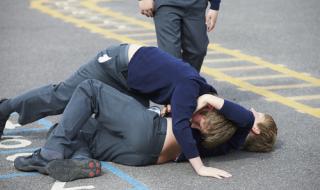 Ученици се сбиха на шега, единият остана без далак