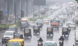 Heavy rains in Mumbai kill four 