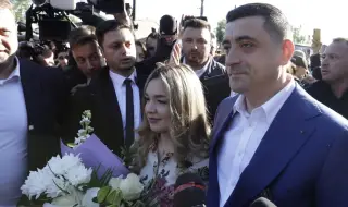 Полицията изведе кандидата за президент на Румъния Симион от избирателната секция