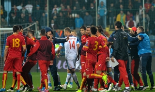 УЕФА започна да разследва Черна гора - Русия