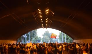 Масов протест затваря булеварди в Пловдив, автобуси променят маршрута си