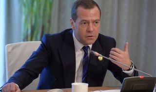 Медведев: Казахстански сценарий в Русия е невъзможен