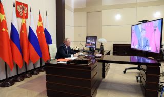 Владимир Путин преговаря със Си Дзинпин