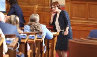 Атанасова: Радев връща жеста на Нинова, тя го доведе в политиката