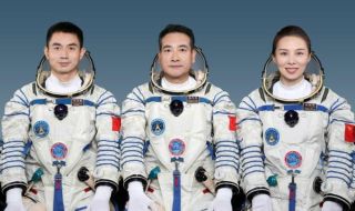 Китайски астронавти се върнаха на Земята след рекордно дълъг престой в Космоса