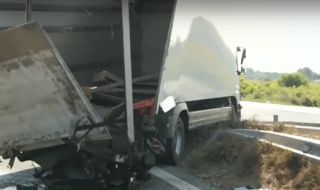 Тежка катастрофа с два камиона на АМ "Тракия"