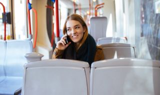 Лекари: Избягвайте разговорите в градския транспорт