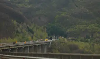 Полицаи спасиха от самоубийство жена на автомагистрала "Хемус"