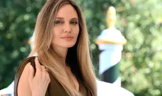 Анджелина Джоли показа за пръв път белезите от мастектомията на корицата на сп. Time (СНИМКИ)