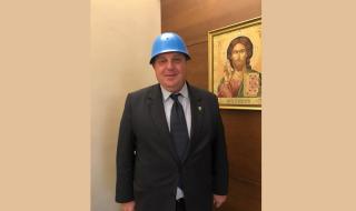 Каракачанов готов отново да сложи синята каска