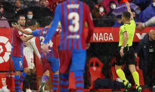 Екшън в Ла Лига: Нацелиха със злоба в главата футболист на Барса (ВИДЕО)