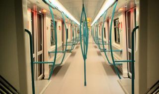 Мъж с култова визия шокира в родното метро (СНИМКА)