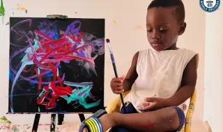 Най-младият художник на света започнал да рисува едва на 6 месеца (СНИМКИ)