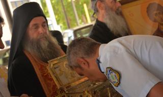Мощите на св. Пантелеймон вече са в България