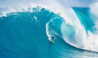 30-метрова изкуствена вълна за 40 млн. долара е изградена на Хаваите
