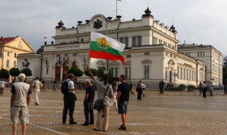 Българските протести: Ескалация на напрежението и страховете на властта