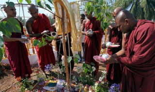 Будистките монаси минават на диета