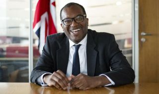Син на имигранти от Гана става министър на финансите на Великобритания