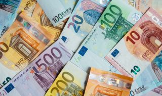 Еврото отбеляза най-големия спад като глобална платежна валута от 2011 г. насам
