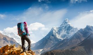 Непал забранява на туристите да правят пешеходни преходи без придружител в Хималаите