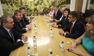 БСП и ВМРО остават отворени за разговори