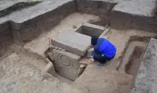 Мъж откри римска гробница в двора си в Свищов