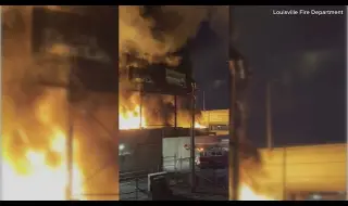 Огромен пожар затвори магистрала в Кентъки ВИДЕО