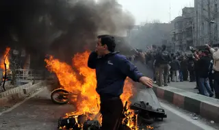 Death to Khamenei: Protests in Iran Escalate 