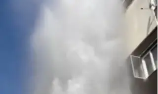 20-метров гейзер с гореща вода бликна в София