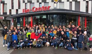 Балъков зарадва деца от футболното му училище