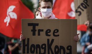 Хонконг гласува националния законопроект за китайския химн 