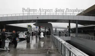 Heavy snowfall closes St. Petersburg's Pulkovo airport for several hours 