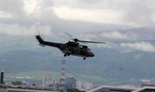 Вертолет „Кугар“ трети ден участва в гасенето на горския пожар в Рила