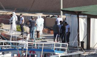 Осем мигранти открити в хладилен камион