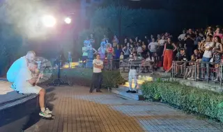 Тото се разрева на концерта на "Скандау" във Велико Търново