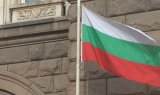 Гълъб Донев призова знамената да бъдат свалени наполовина в знак на съпричастност с Турция и Сирия