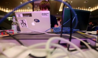 Арестуваха 15-годишна за онлайн тормоз