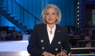 Уволниха известна тв водеща заради побелели коси