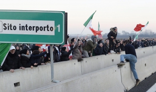 Антиевропейски протести тресат Италия