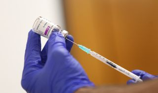 Кампанията за ваксиниране на хората над 65 години срещу грип и COVID-19 започва