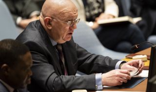 Василий Небензя: Взривяването на Каховската ВЕЦ е "военно престъпление на Украйна"