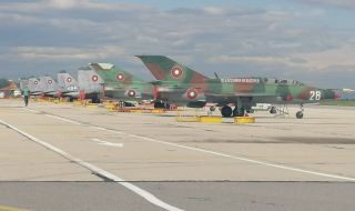 Военни следователи разпитват механиците в "Граф Игнатиево", подготвили падналия МиГ-29